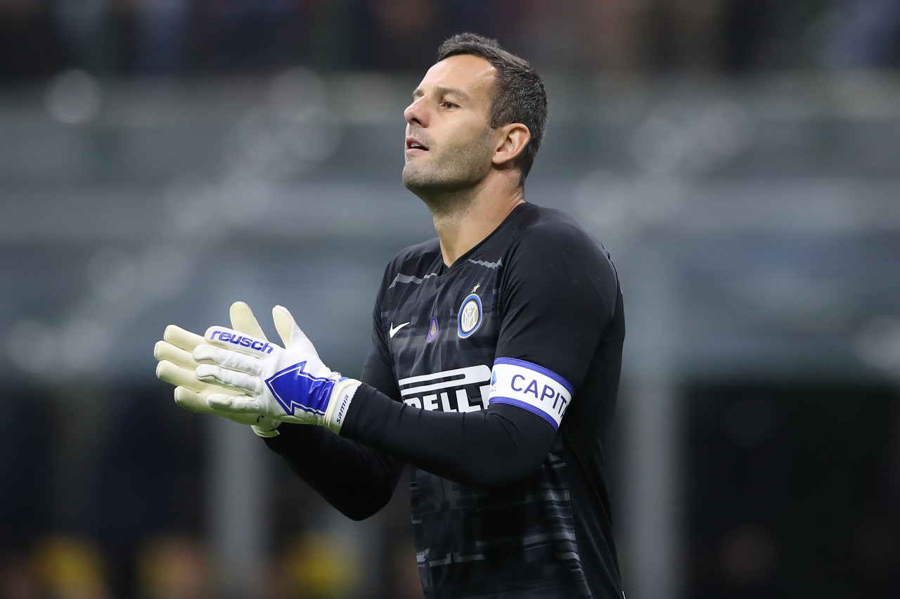 记者：迈阿密国际正与塔列雷斯就33岁阿根廷门将吉多进行谈判