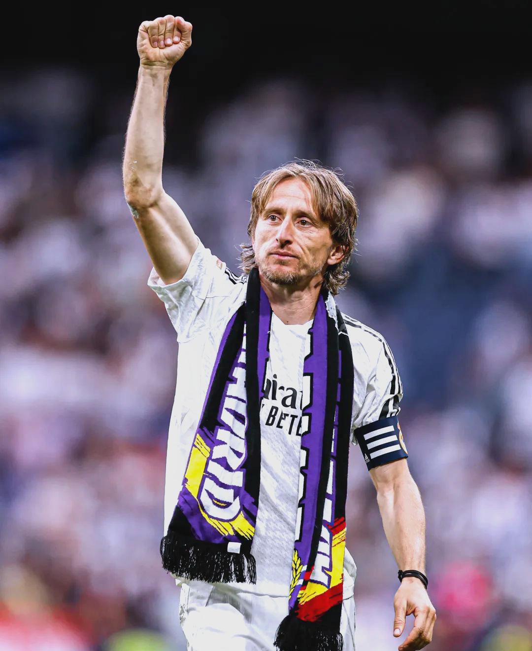 2板6助2抢，三分9中7 一己之力下起三分雨