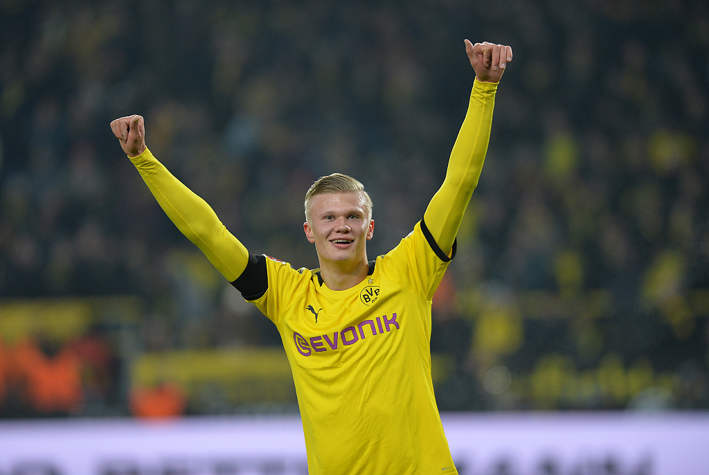 摸吉祥物女演员胸部，前塞尔塔队长马略被判赔偿1000欧